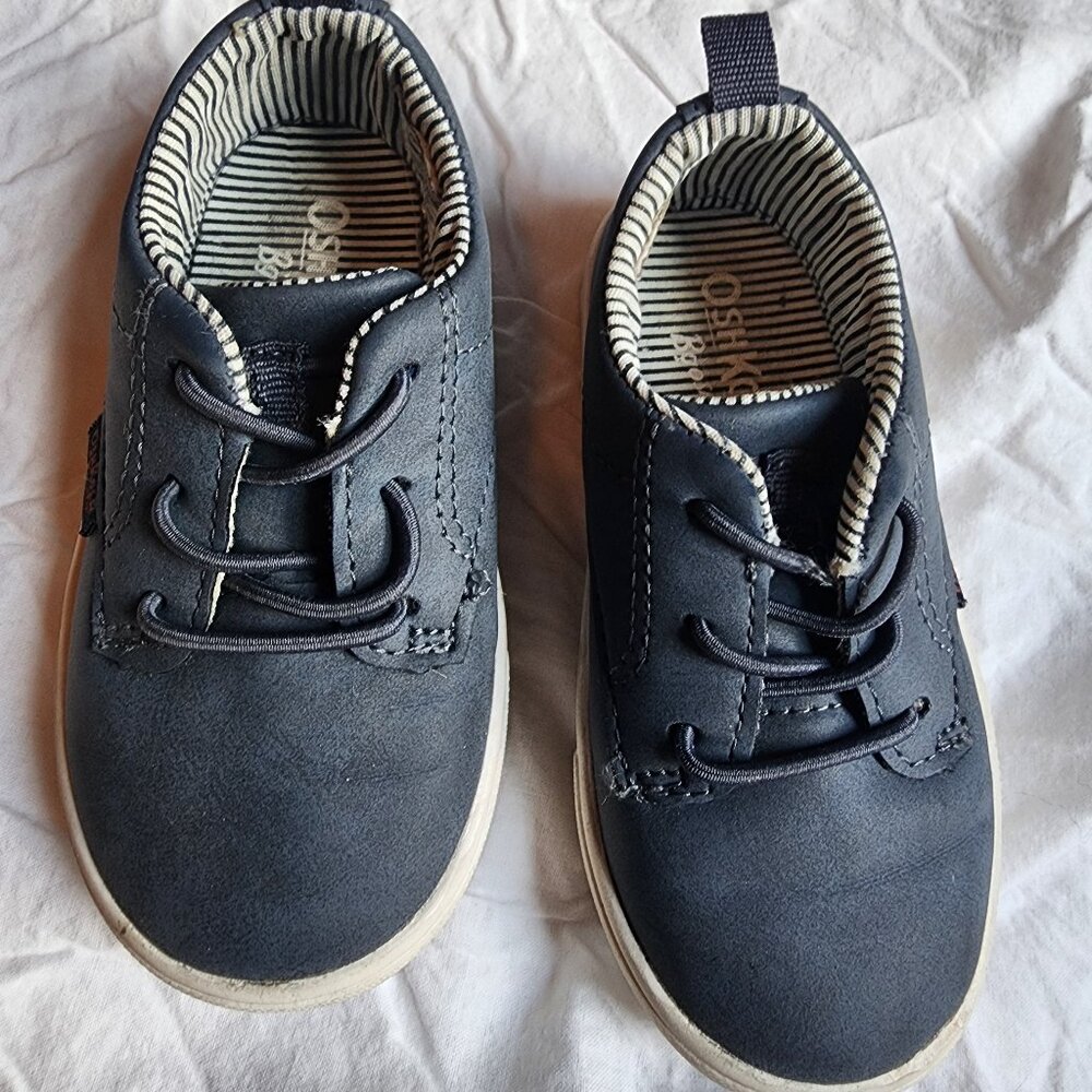 Osh Kosh 6m baby boy shoes faux suede